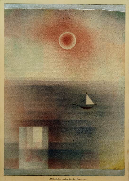 Rote Sonne über ruhigem Meer mit kleinem Segelboot in Rosa und Grau – Paul Klee Ruhige See bei Z… Kunstkopie