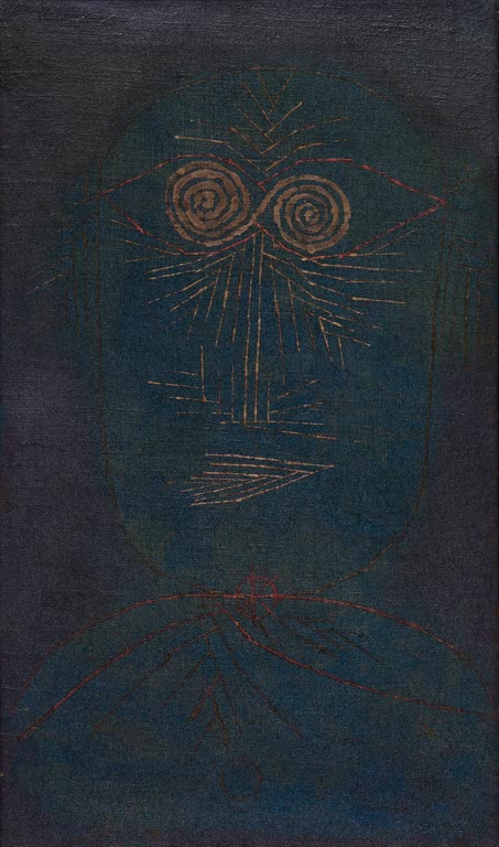 Dunkelblaues Gesicht mit goldenen Spiralaugen und feinen Strichen – Paul Klee Seltsamer Blick Kunstkopie