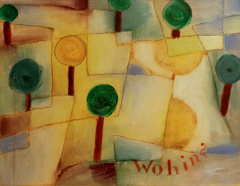Rote Baumstämme mit grünen Kronen auf gelb-blauen Farbfeldern, Schriftzug im Bild – Paul Klee Wohin? Kunstkopie