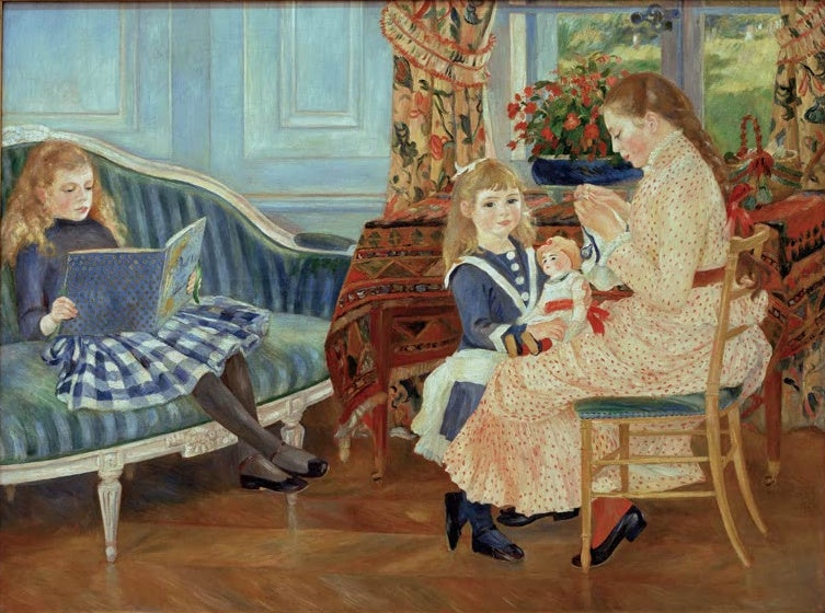 Drei Mädchen in einem Salon, eine liest auf blauem Sofa – Pierre-Auguste Renoir Après-midi des enfants à Wargemont Kunstkopie