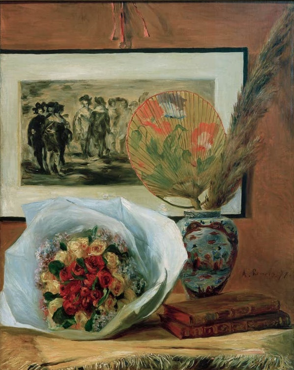 Blumenstrauß in Papier, Fächer und Vase vor einem Bild – Pierre-Auguste Renoir Stillleben mit Bouquet Kunstkopie