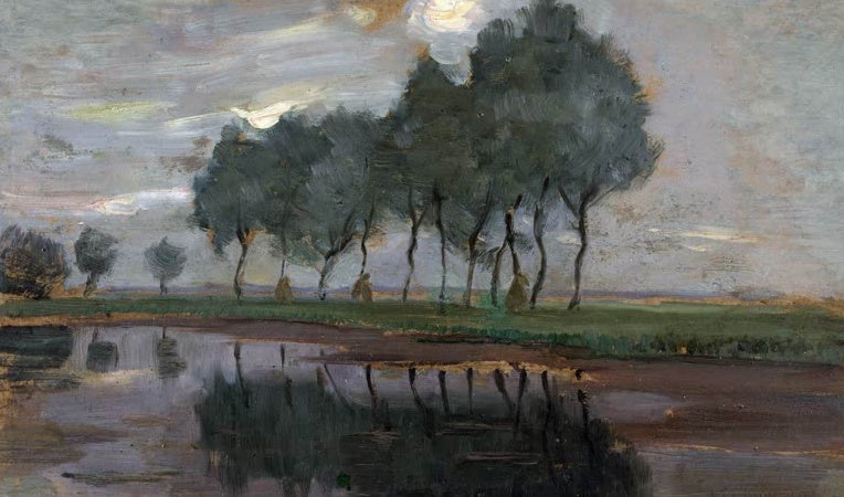 Piet Mondrian Bäume am Ufer des Gein Kunstkopie, Baumreihe mit Heuschobern spiegelt sich im Wasser unter grauem Mondhimmel