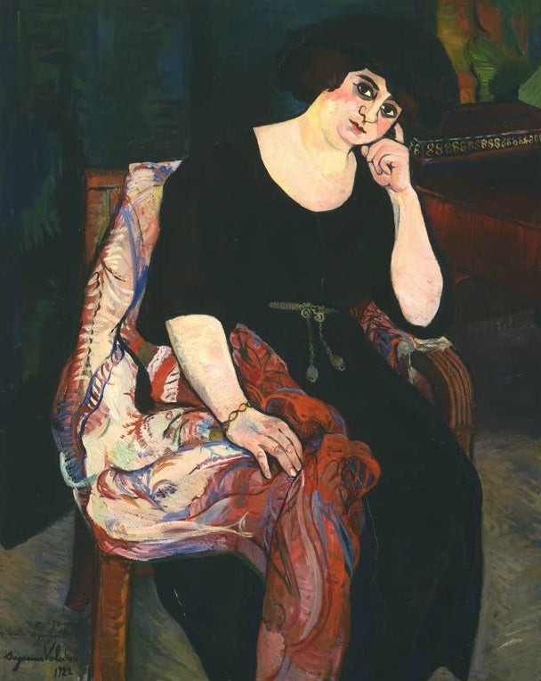 Suzanne Valadon Bildnis Madame Zamaron Kunstkopie, Frau im schwarzen Kleid in Korbsessel mit gemustertem Tuch