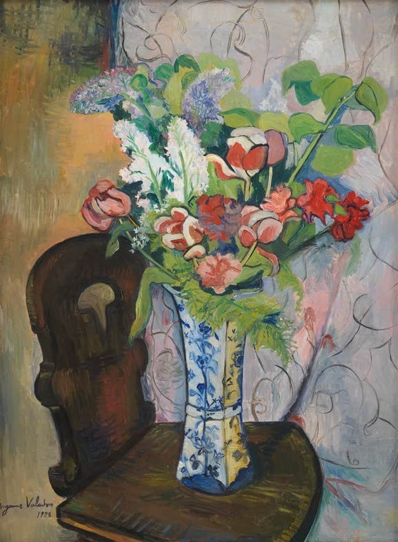 Suzanne Valadon Frühlingsblumen in blau-weißer Vase Kunstkopie, Tulpen und Nelken in Porzellanvase auf einem Stuhl