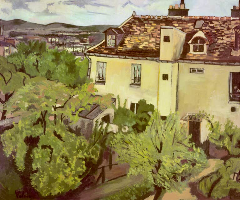 Gelbes Haus mit Ziegeldach hinter grünen Bäumen, Blick über Dächer – Suzanne Valadon Haus in der Rue Cortot Kunstkopie