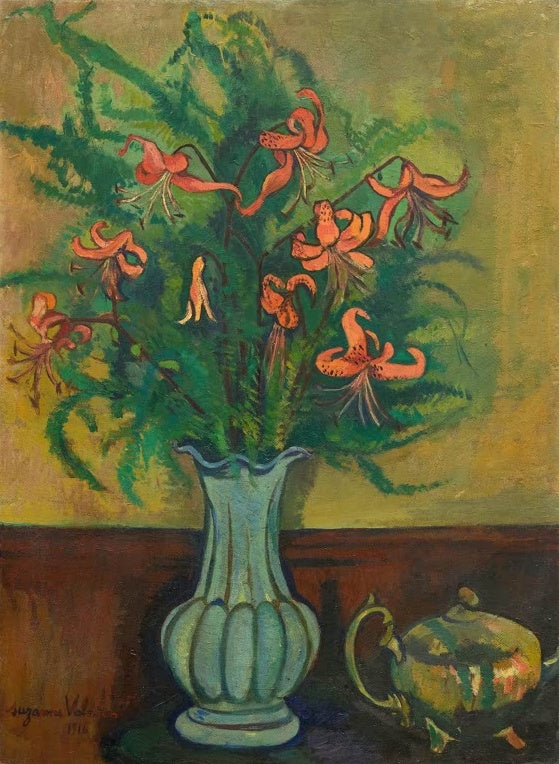 Suzanne Valadon Vase mit Blumen und Teekanne Kunstkopie, orangefarbene Lilien und Farn in blaugrüner Vase
