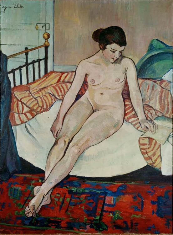 Suzanne Valadon Weiblicher Akt Kunstkopie, nackte junge Frau auf einem Bett mit rot gestreifter Decke vor Messingbettgestell